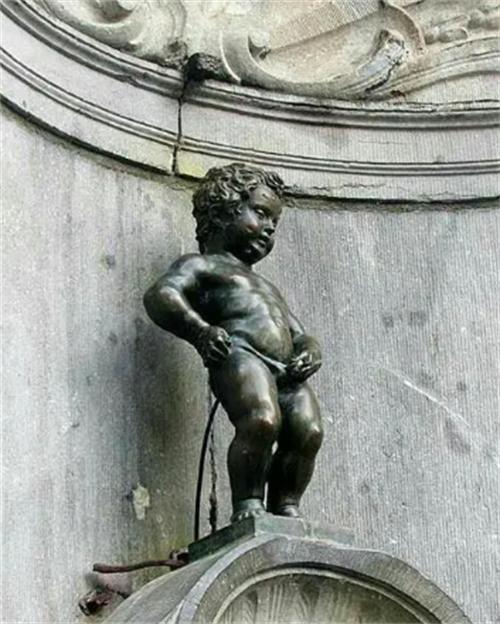 小男孩景区撒尿被夫妇指责,母亲与其厮打之后坠崖,法院怎么判?