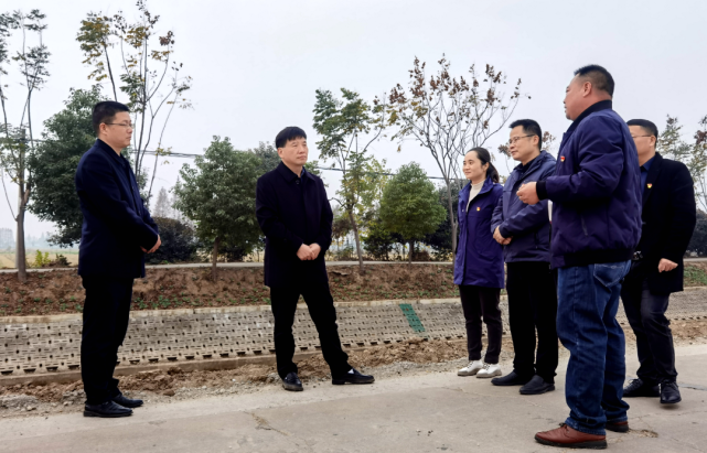 罗必胜还察看了富安村样板渠建设,七子浃现代农业产业园建设和拥军渠