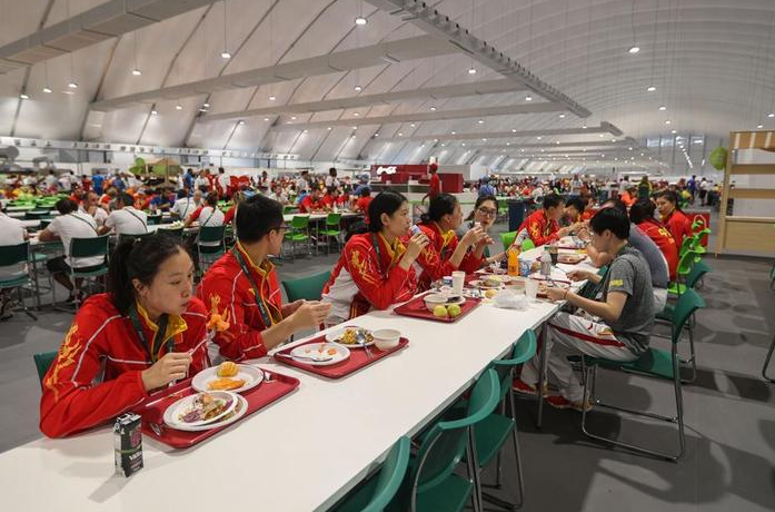 冬奥会运动员吃饭图片