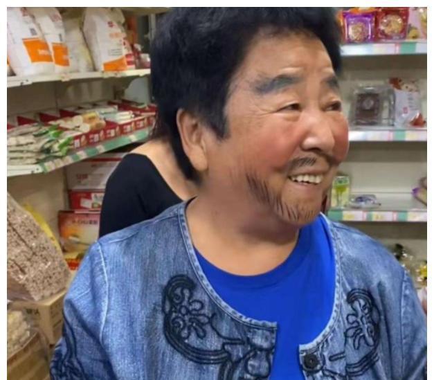 73岁田姥姥2年圈粉3500万年收入令人咋舌难怪老了