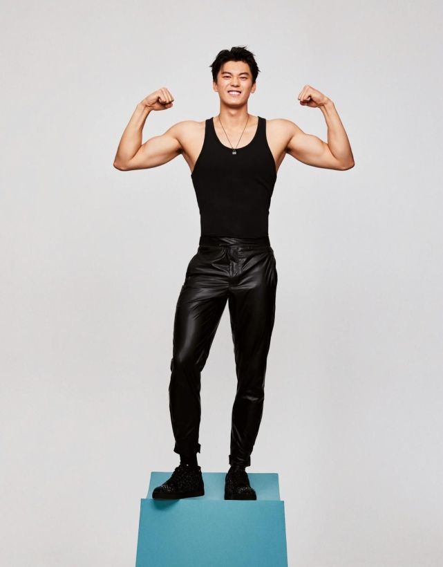 汪顺成游泳队活招牌肌肉线条饱满流畅紧身衣透出满满的荷尔蒙