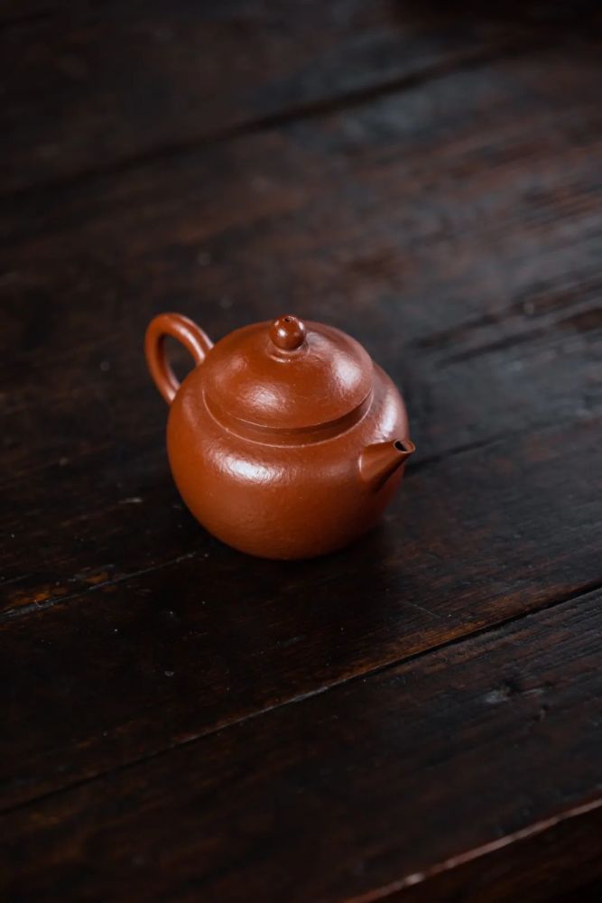 【作者】李杰【容量】100cc  7孔出水【泥料】原矿朱泥【名称】笠帽壶