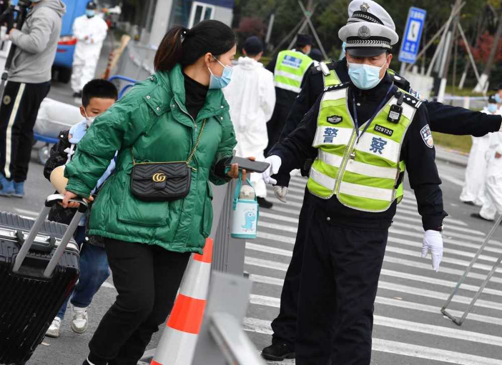 疫情在前宁波交警紧守路面疫线