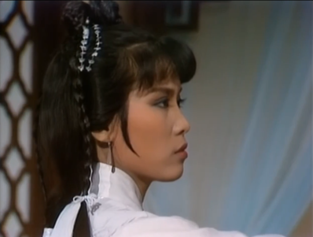 83版射雕穆念慈一身白衣的扮相最好看略带幽怨的眼神让人心疼