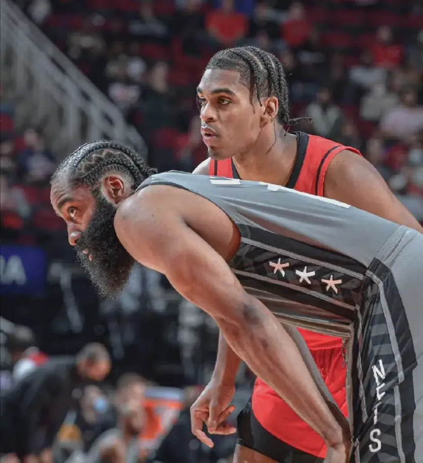 篮网 NBA：火箭战胜篮网，双方出场球员年龄及选秀顺位一览，相差太大