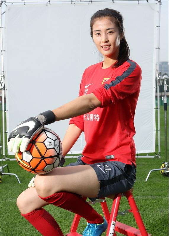 水庆霞女足名单不拘一格美女门将复出不惧世俗再招李影
