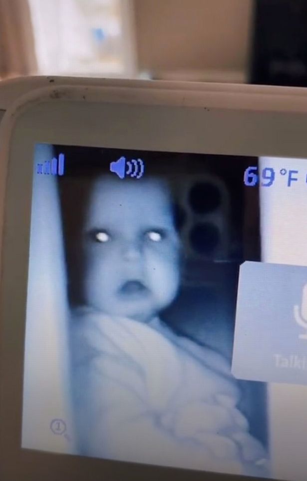 因为莎伦和儿子弗雷迪没有睡在同一个房间,所以之前给他的婴儿房里装