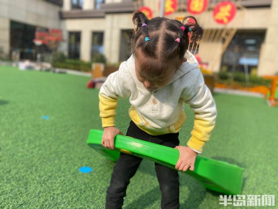 这一问,七七的生活从此被改变,她被实行融合教育的远洋风景幼儿园接纳