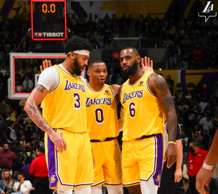 詹姆斯 NBA-官宣！湖人更新伤情报告，安东尼痊愈詹眉大概率，仍有2人缺席