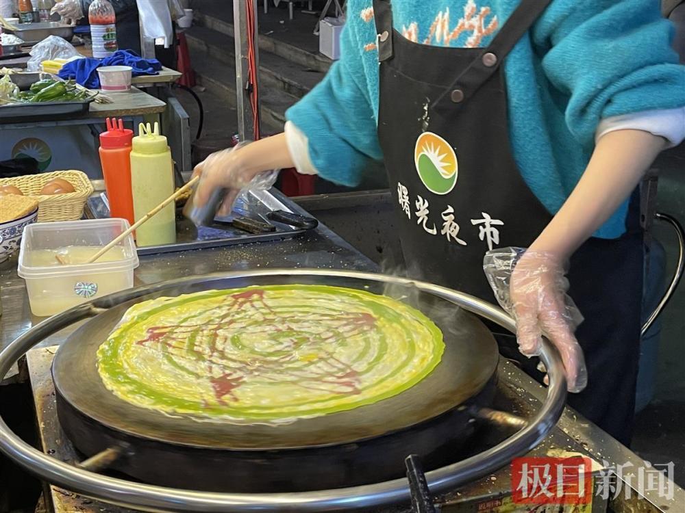 90後小夥擺攤賣煎餅兩年買房買車走訪山東安徽多地取經為追求口感試驗