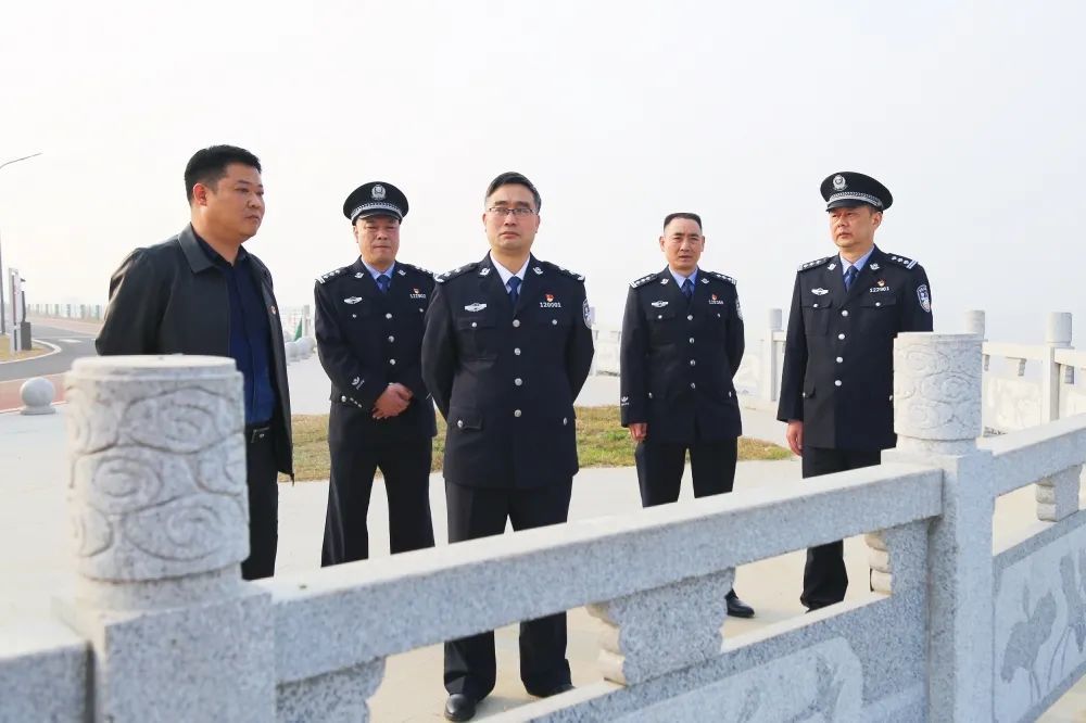 谢振华同志调研大通湖公安工作