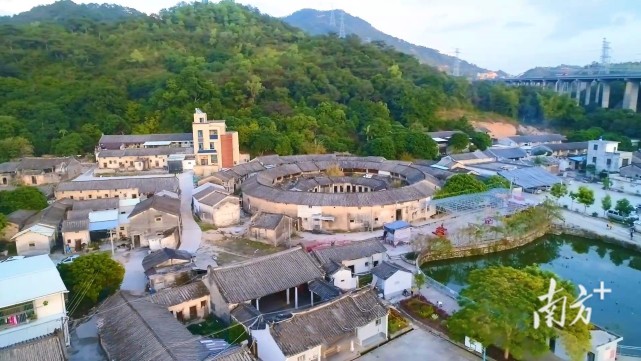 食品小作坊—枫岛公园—东山庵古寺—石庵—玉瑶山庄"精品文旅线路