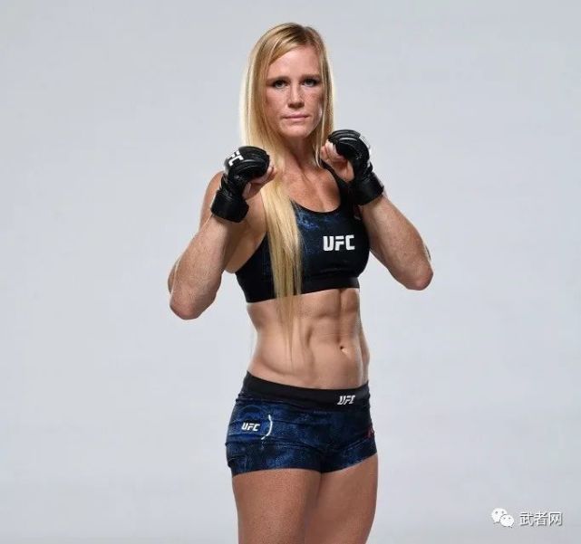 当地时间周二, ibhof国际名人堂宣布,霍利·霍尔姆(holly holm)入选