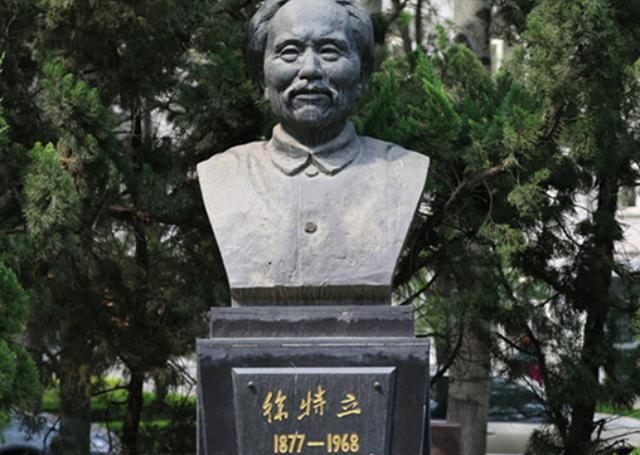 延安五老之徐特立反清演讲激愤时一刀剁下手指蘸血写抗议书