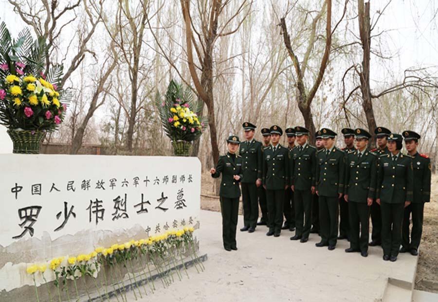 他14岁被抓壮丁17岁参加红军31岁升副师长32岁惨遭马匪杀害