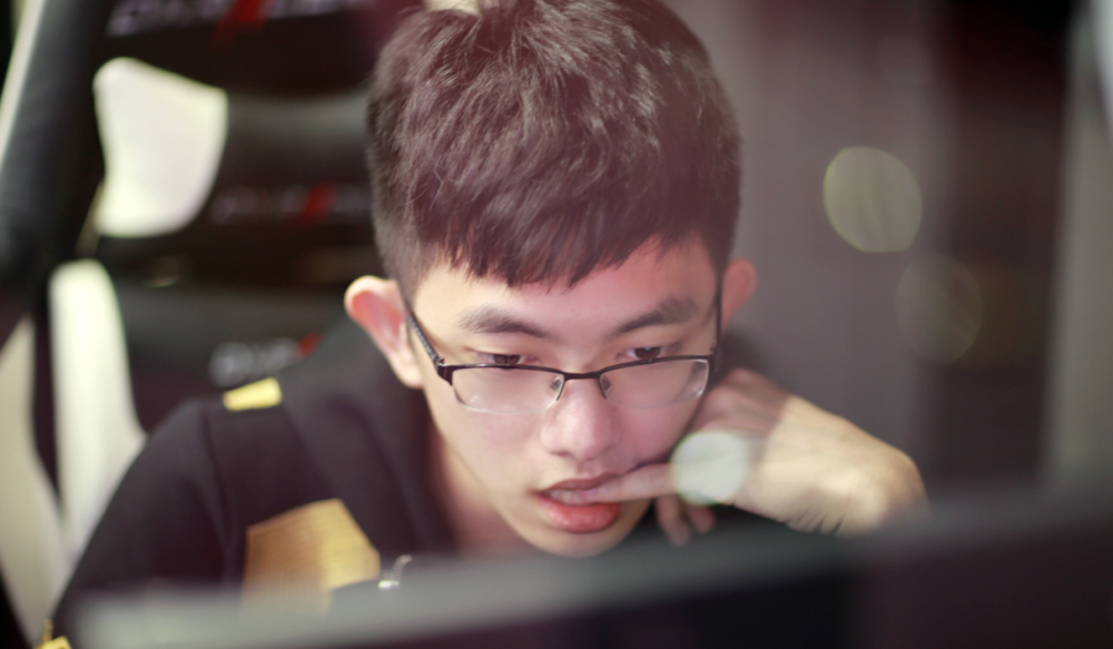 怎么看张嘉文说和圣枪哥对线55开?网友直言:这怎么敢的?