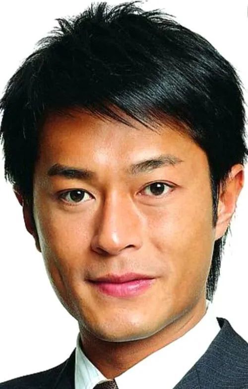 国字脸所谓的国字脸,脸上有着丰厚肉质,额头偏方型,腮骨突出,脸型方正