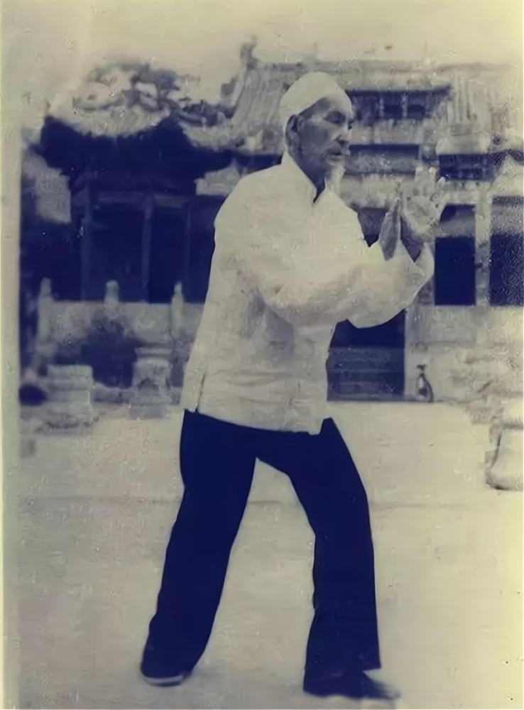 坐着四条椅脚就压破地砖陷泥数寸,心意拳宗师买壮图武功有多高_腾讯