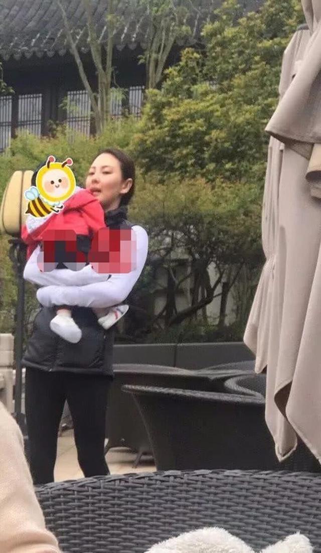 张雨绮忙着跟小鲜肉恋爱,四岁龙凤胎近况曝光,由保姆助理照顾