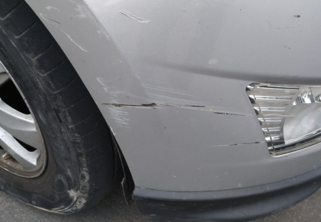 但是面对中度划痕和重度划痕的时候,最好就不要自己解决了.