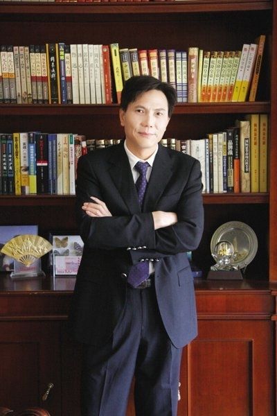 因为迫于生计,16岁的时候欧宗荣便辍学跟着大哥欧宗金外出打工,兄弟