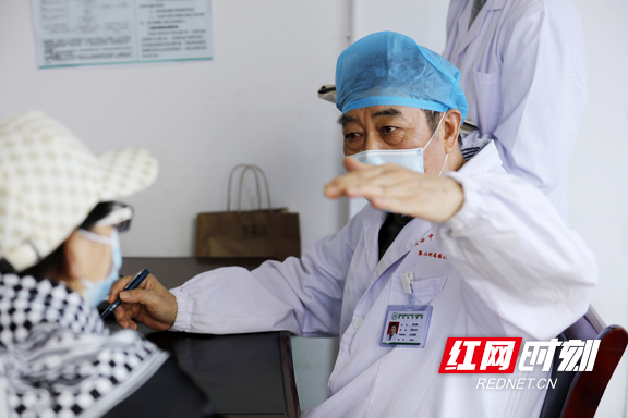 湖南省中医院名老中医袁长津年接诊上万人次手写病历千万字