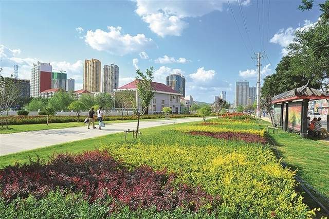 临县加大推进文明县城创建力度城区面貌焕然一新