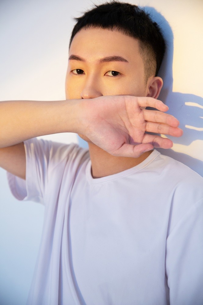 唱作人陈亦洺全新单曲《流》唯美上线 治愈你的无数个梦插图1