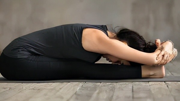 练瑜伽,最基础的坐立前屈你会了吗?