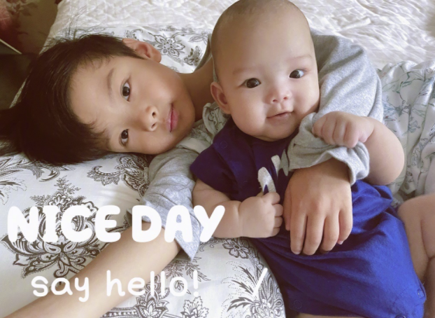 张杨果而在36岁高龄又生下小儿子,小名叫小芒果,两个宝贝长得很像,都