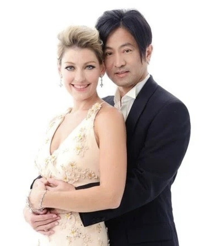 61岁张洪量为救妻不惜捐肝,感恩妻子换肝成功,现场一度哽咽落泪