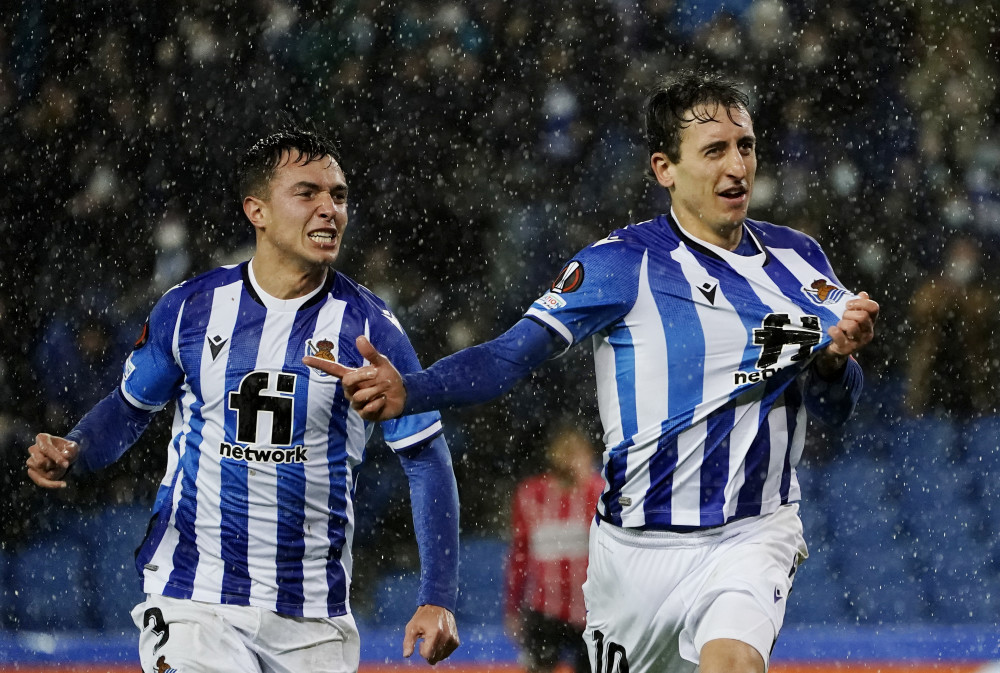 新华社/路透12月9日,皇家社会队球员奥亚萨瓦尔庆祝攻入球队第二球.