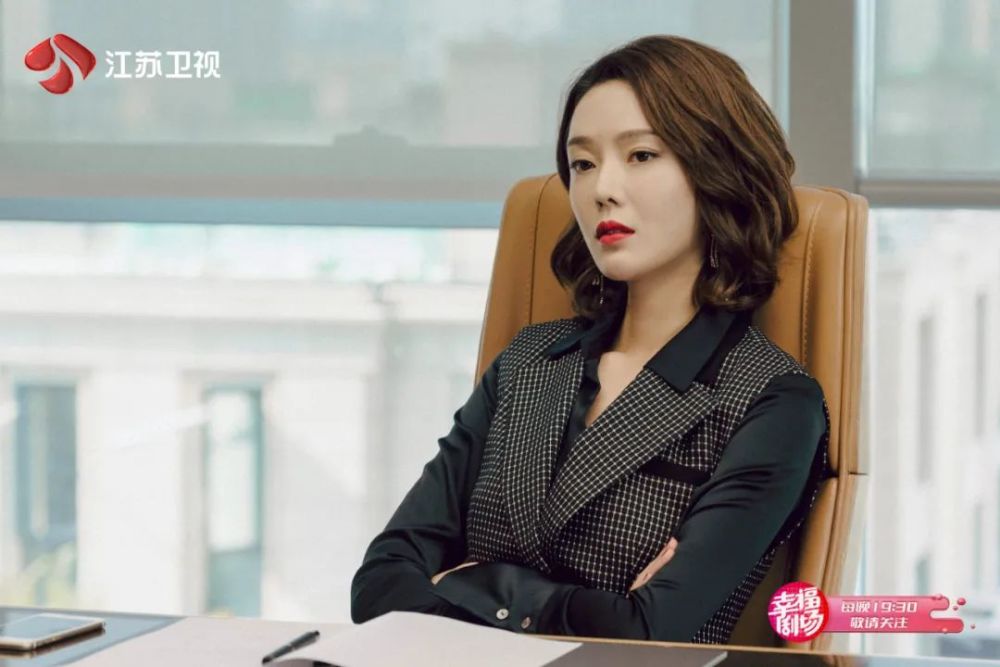 《半暖时光》时尚潮流满满 跟着许龄月,刘海蓝学职场穿搭_腾讯新闻