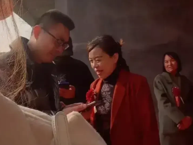 被提醒有人对郭威感兴趣时田静的态度很坚定网友许妈好福气