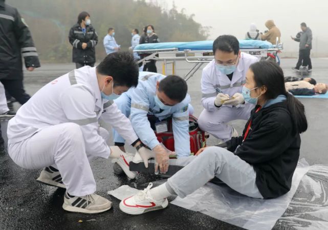 开展大型交通事故急救演练,简阳市120急救指挥分中心工作受到成都专家