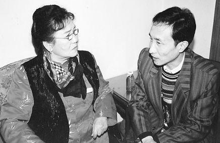 赵丽蓉老公去世后嫁给小舅子结婚时跪谢婆婆以后好好孝顺你