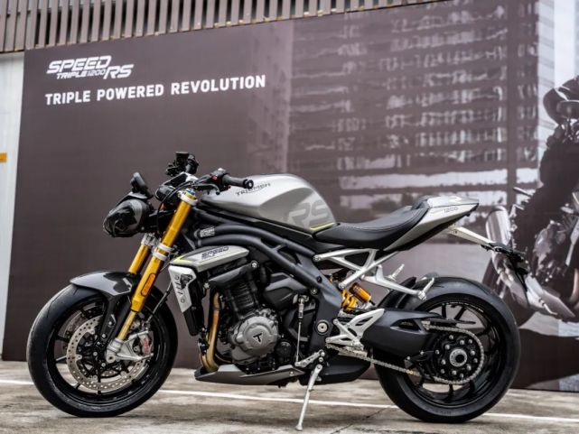 摩托车|试驾英伦三缸街皇 凯旋speed triple 1200rs