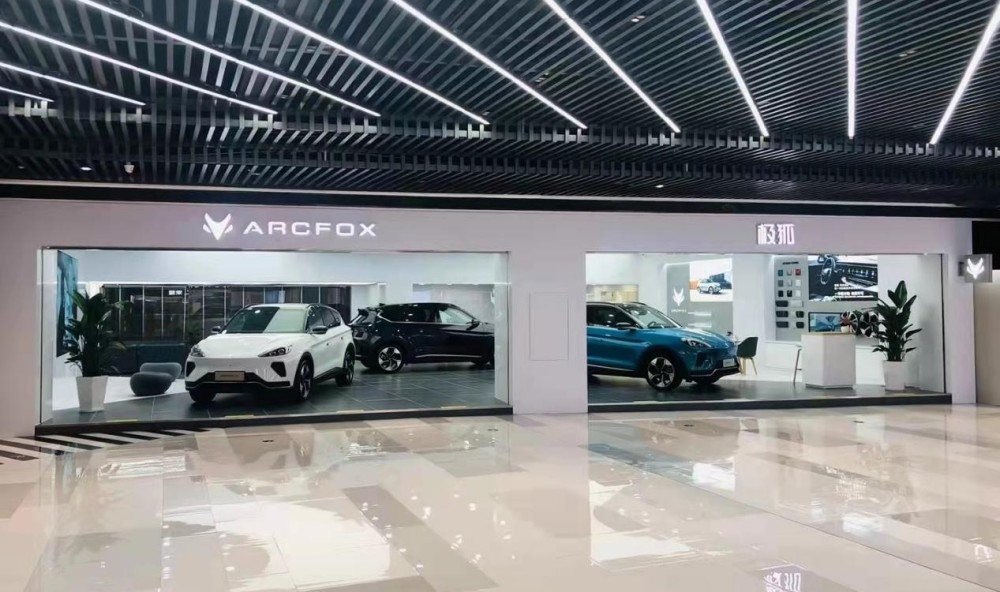高端出行新选择，极狐汽车首秀郑州长沙两大国际车展旅行社预定情景对话