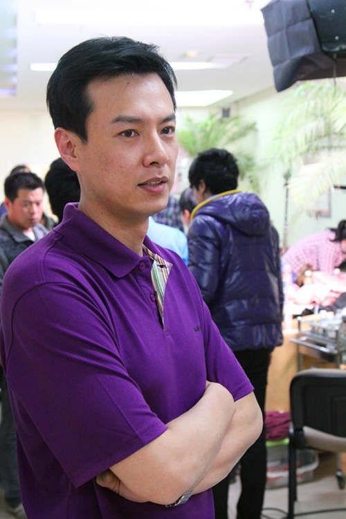 演员朱铁:娶相亲认识的普通妻子,相爱11年无绯闻,用孝心托起母亲晚年