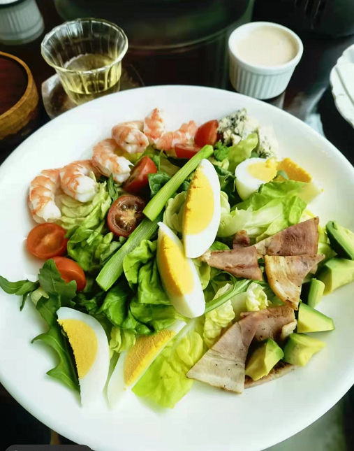 李思思减肥好拼早上空腹健身午餐吃沙拉网友真的是饿出来的