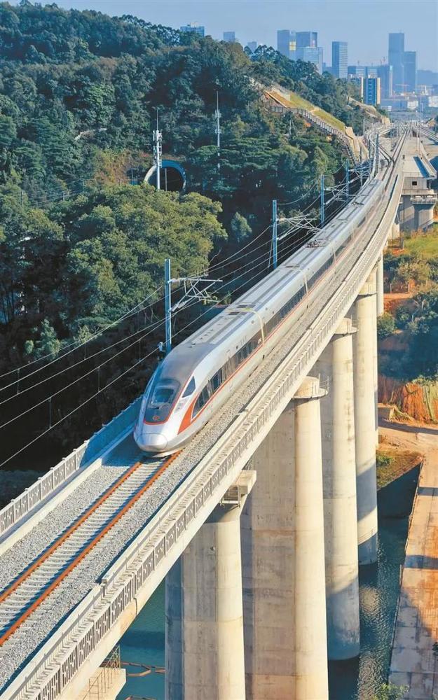 赣深高铁通车,这一路走来,都有什么样的风景?