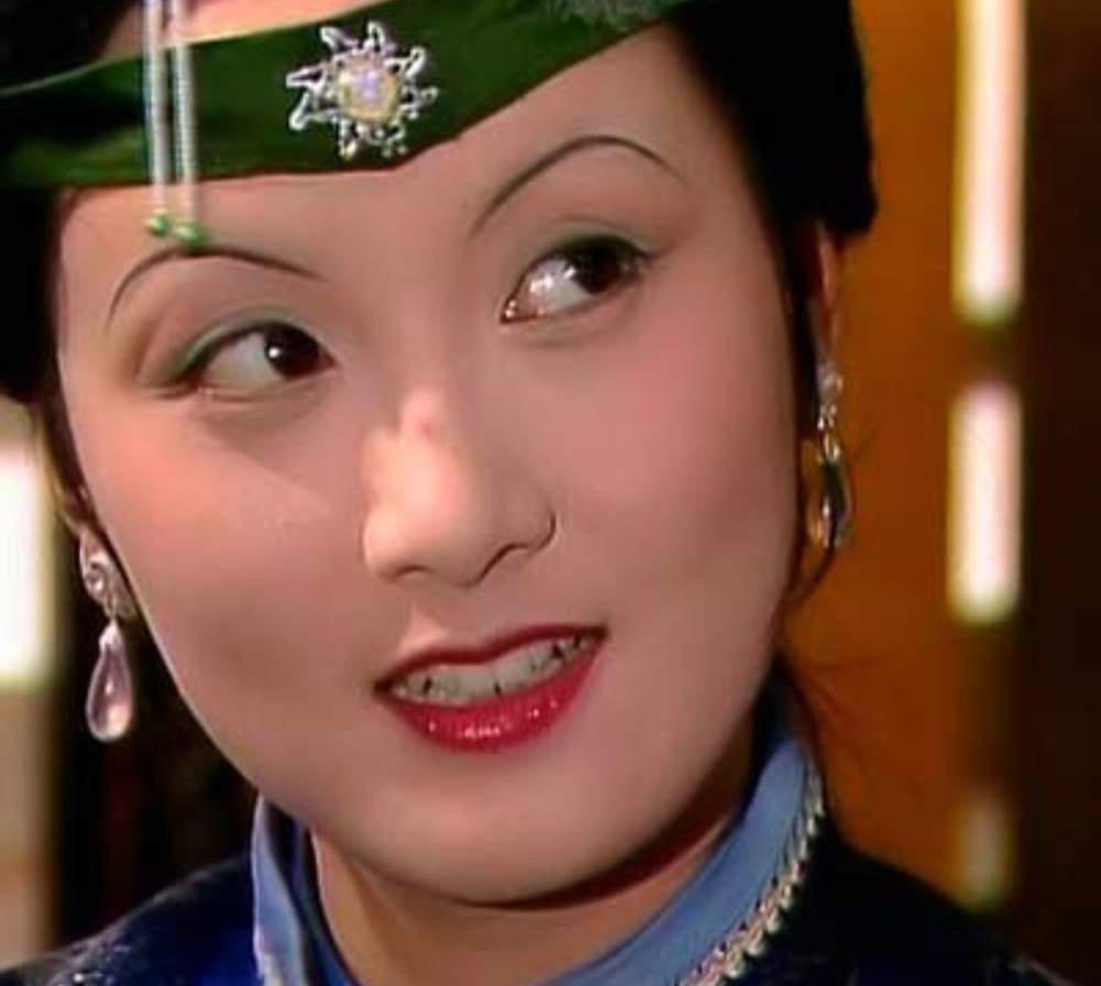 王熙凤病入膏肓,平儿还在谈笑风生,这对主仆的关系一言难尽