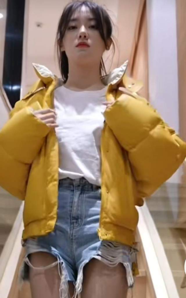 小钰绝美变装令人心动,这大长腿谁看了不迷糊?