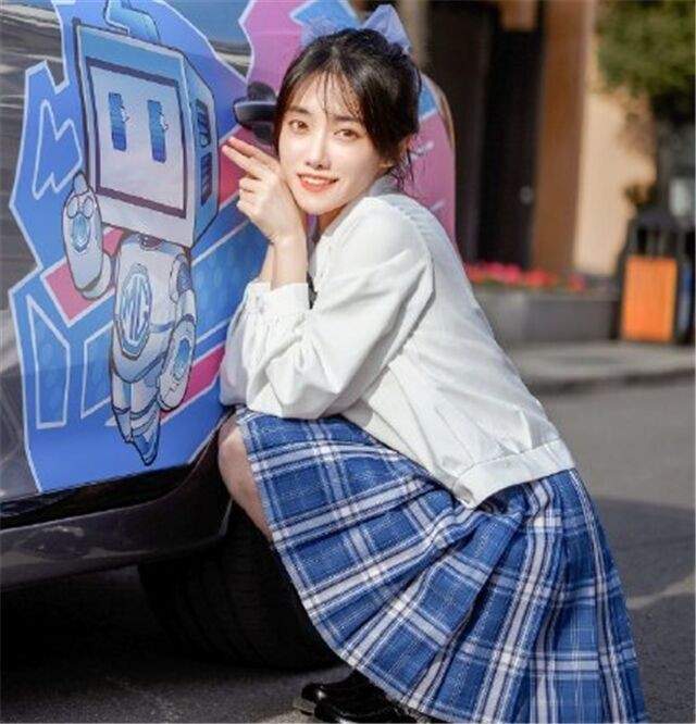 宋义进出来单挑小钰绝美变装令人心动这大长腿谁看了不迷糊