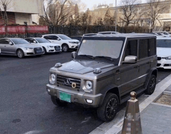 极氪001老头乐版现身网友求问车型吉利总裁回应