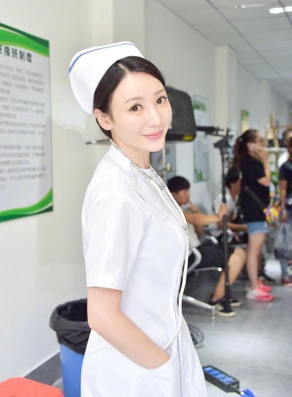 做过护士的5位明星有人成歌手有人当艳星还有2位男护士