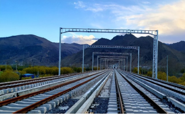 一公里花3亿,川藏铁路才修一段,为何印度就开始担忧了?