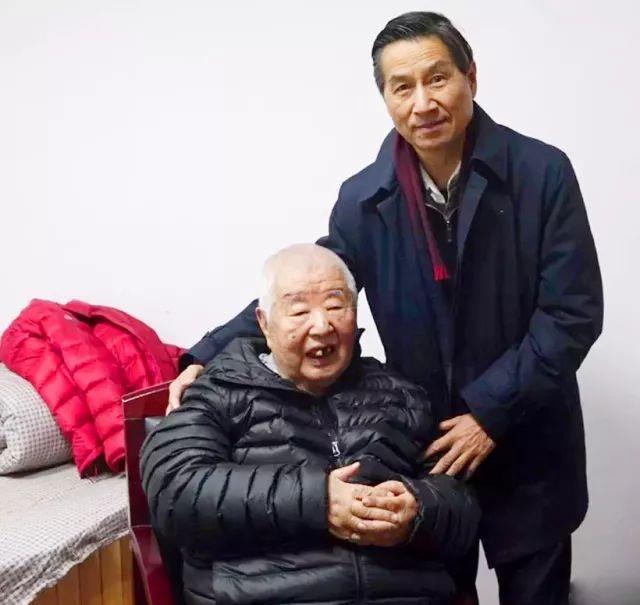 他花费45年为湖南贡献,是湖南有名的省委书记,94岁的他依旧健朗