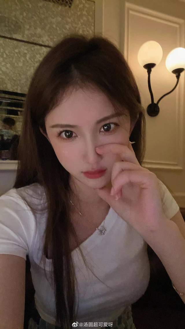 据官方已经披露的消息来看,不求人将会和女朋友汤圆一起坐镇首日的