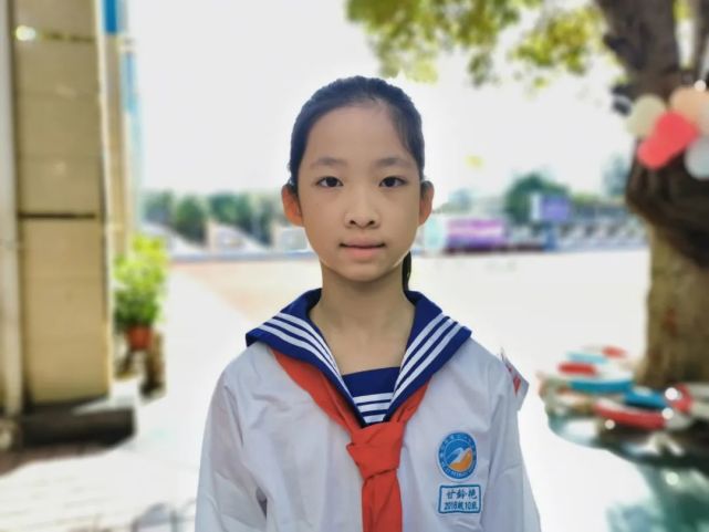 海口市第二十七小学"小海军"少年宣讲团成员:王梓瑶,石浩楠,王淋,荆